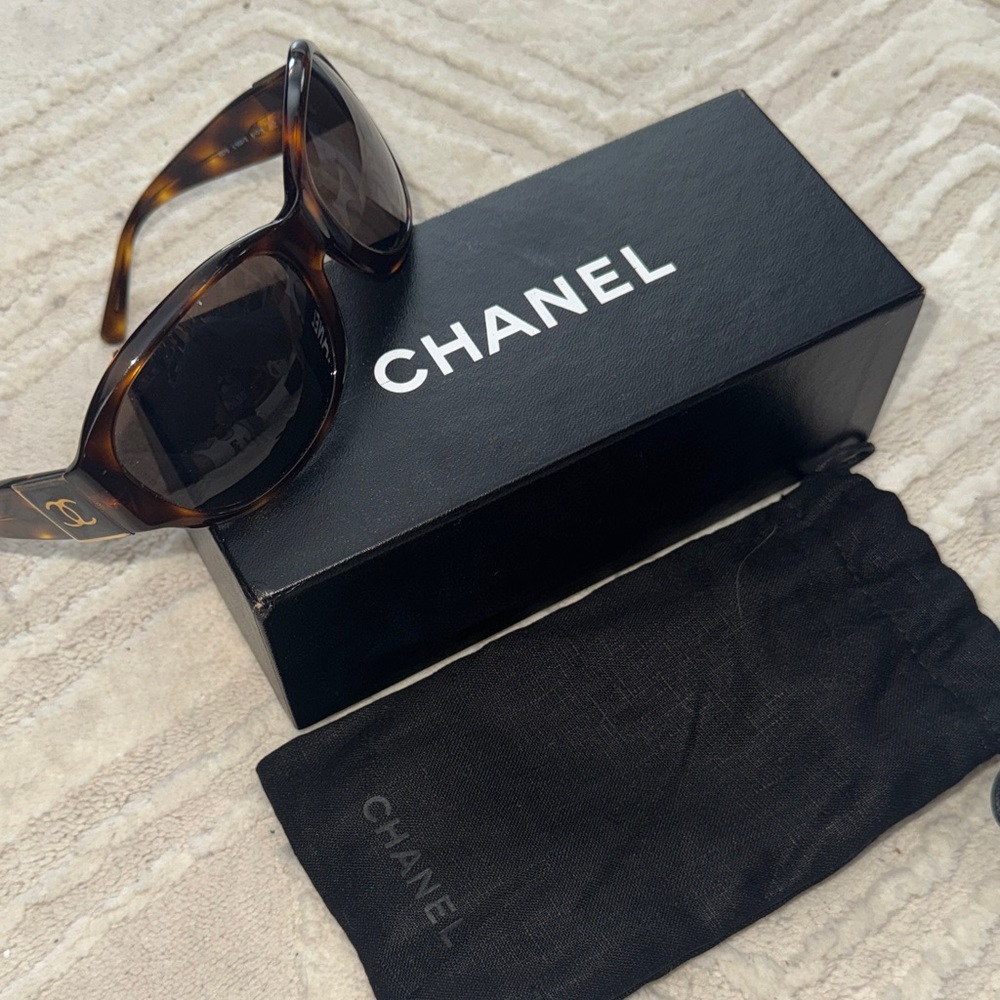 CHANEL Tortoise Sunglasses with Box and Dustbag